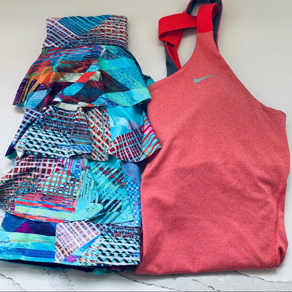 Nike Tank with Built in Shelf Bra - Picture 2 of 8